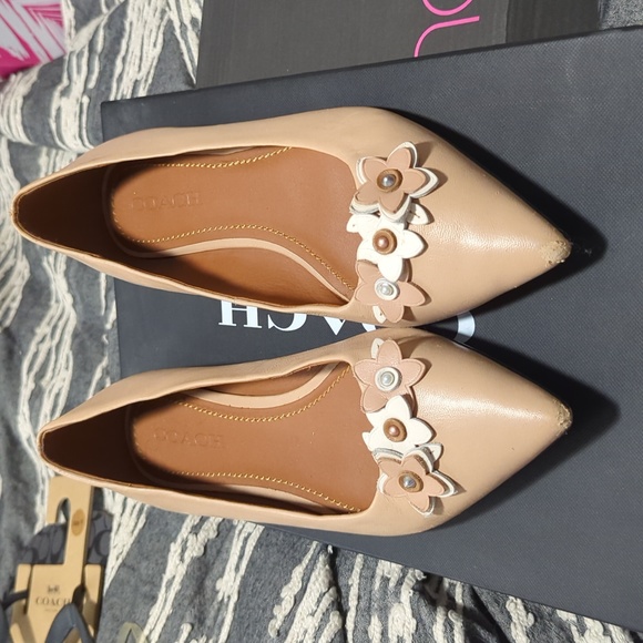Coach Womens Cream Pink Flat w/ Floral Applique Pointed Toe FG1862 Sz 11 - Picture 1 of 8